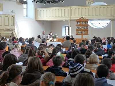 Áhítat a hittanversenyen